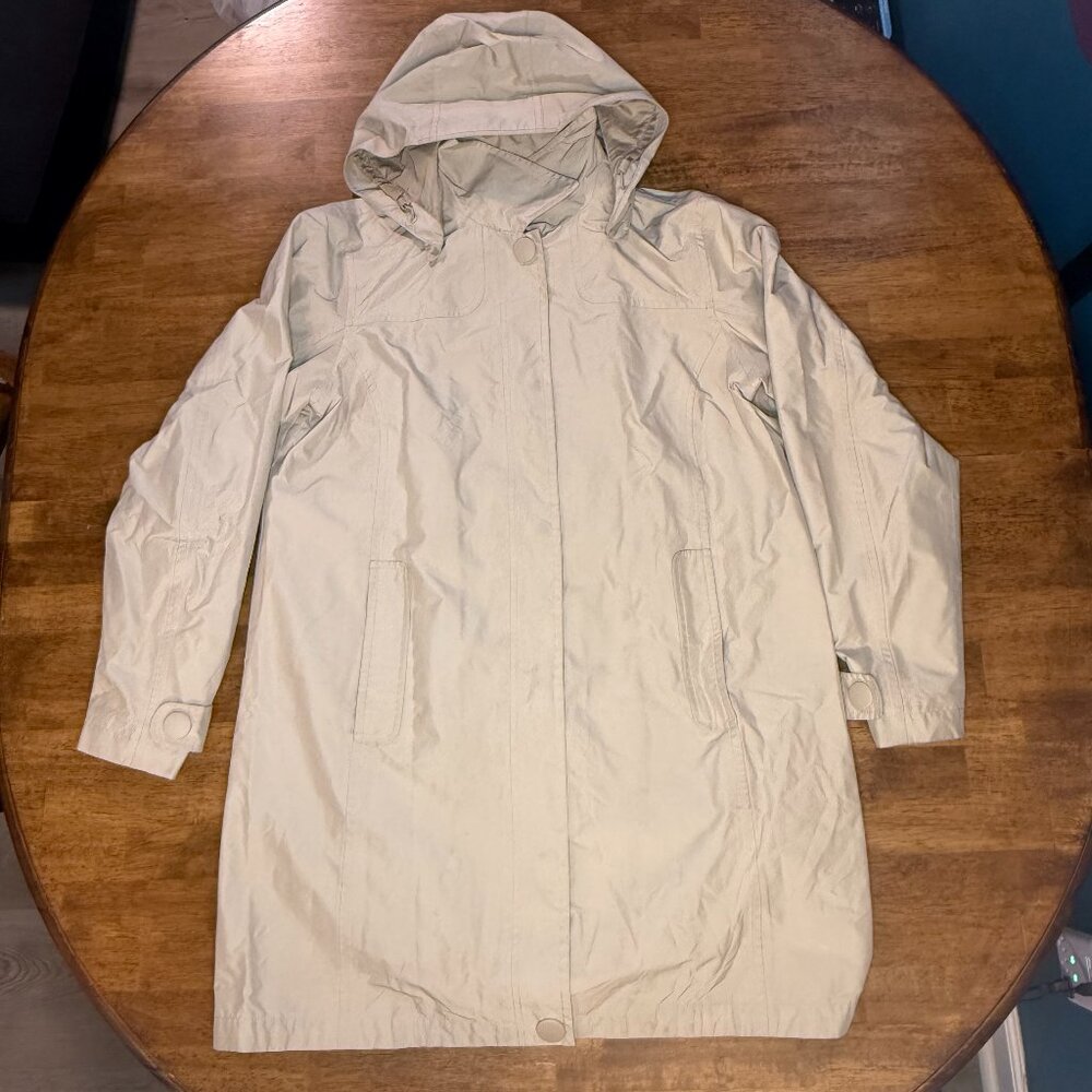 Old Money L.L. Bean Beige Rain Coat Short Trench w/Accent Buttons M